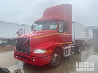 2015 Volvo VNM42T200 4x2 Day Cab Prime Mover (Inoperable)