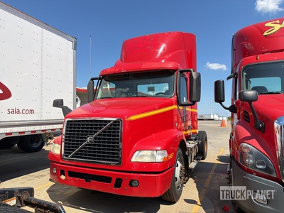 2016 Volvo VNM 4x2 Ciągnik siodłowy z kabiną dzienną S/A