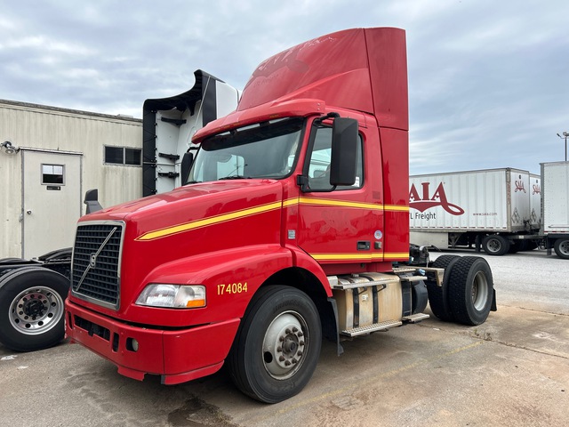 2017 Volvo VNM42T 4x2 S/A Day Cab Truck Tractor