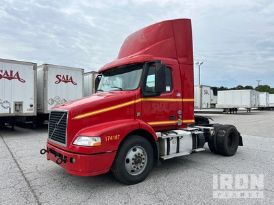 2017 Volvo VNM 4x2 Cabeza Tractora Cabina Corta