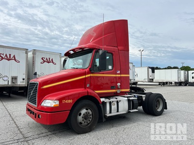 2017 Volvo VNM42T 4x2 Cabeza Tractora Cabina Corta
