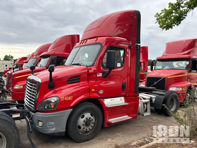 2017 Freightliner Cascadia 4x2 S/A Day Cab Truck Tractor