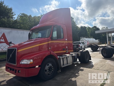 2017 Volvo VNM42T 4x2 Cabeza Tractora Cabina Corta