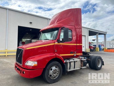 2016 Volvo VNM42T 4x2 Cabeza Tractora Cabina Corta