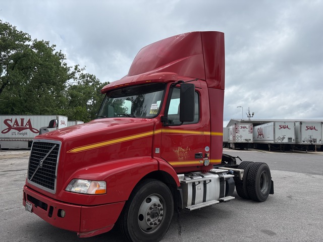 2017 Volvo VNM42T 4x2 S/A Day Cab Truck Tractor