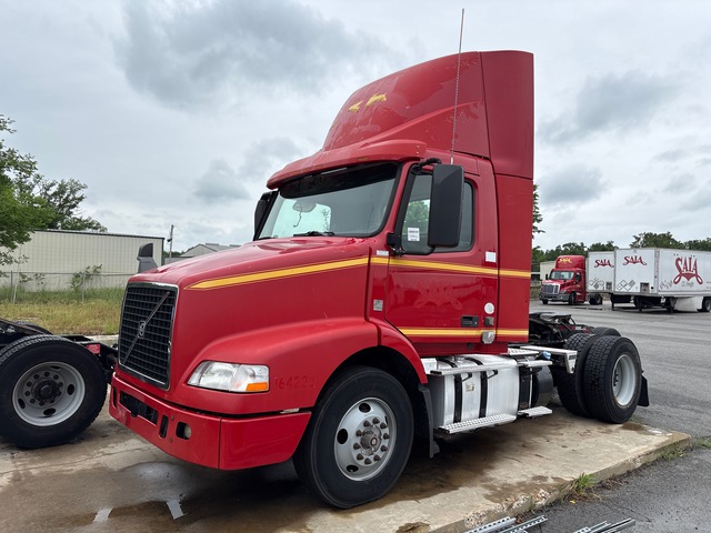 2016 Volvo VNM42T 4x2 S/A Day Cab Truck Tractor