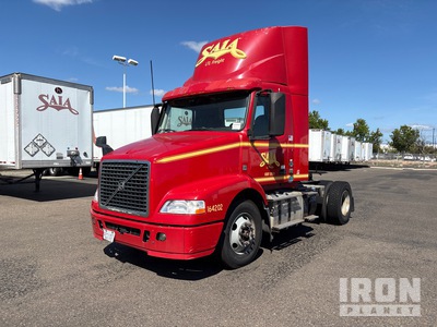 2016 Volvo VNM42T 4x2 Cabeza Tractora Cabina Corta