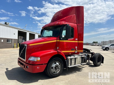 2016 Volvo VNM42T 4x2 Cabeza Tractora Cabina Corta
