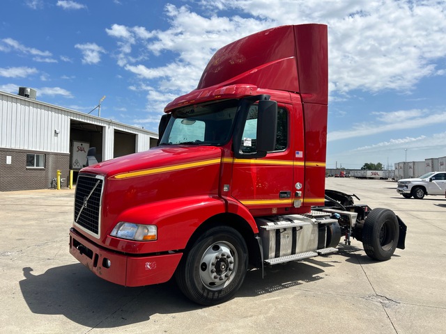 2016 Volvo VNM 4x2 S/A Day Cab Truck Tractor