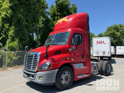 2017 Freightliner Cascadia 113 4x2 S/A Day Cab Truck Tractor
