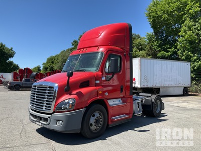 2018 Freightliner CA113 4x2 S/A Day Cab Truck Tractor