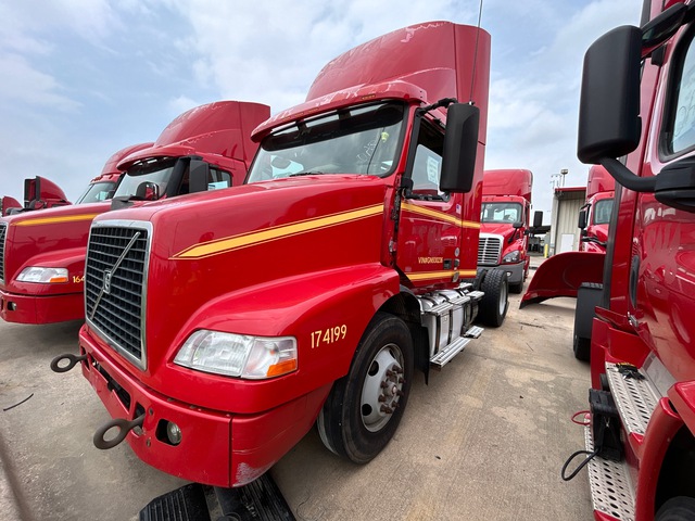 2017 Volvo VNM42T200 4x4 S/A Day Cab Truck Tractor (Inoperable)