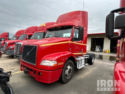 2013 (unverified) Volvo VNM42T200 4x2 S/A Day Cab Truck Tractor