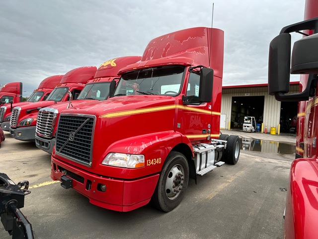 2014 Volvo VNM42T200 4x2 S/A Day Cab Truck Tractor