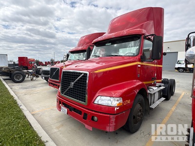 2014 Volvo VNM42T 6x4 Cabeza Tractora Cabina Corta