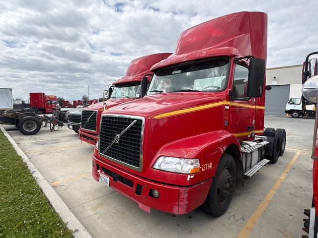 2014 Volvo VNM 6x4 T/A Day Cab Truck Tractor