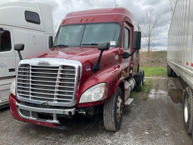 2016 Freightliner Cascadia 125 6x4 T/A Sleeper Truck Tractor (Inoperable)
