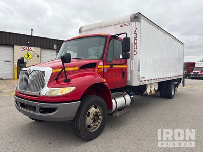 2017 International 4300 SBA 4x2 شاحنة فان