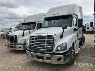 2015 Freightliner Cascadia 125 6x4 T/A Sleeper Truck Tractor