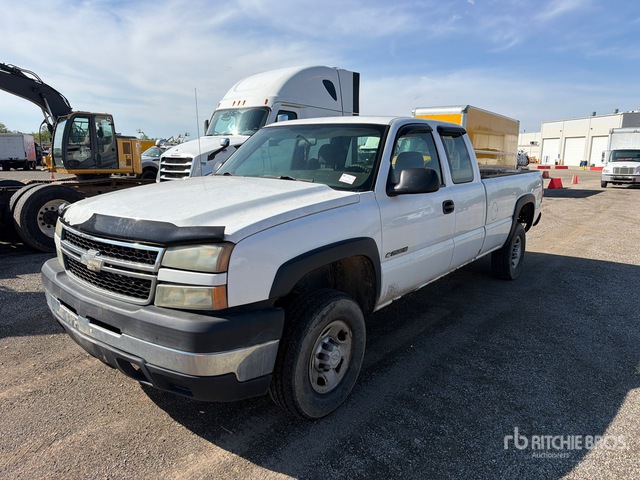 2007 Chevrolet Silverado 2500HD 4x4 Extended Cab Pickup