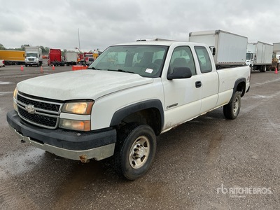 2007 Chevrolet Silverado 2500HD 4x4 Extended Cab بيك اب