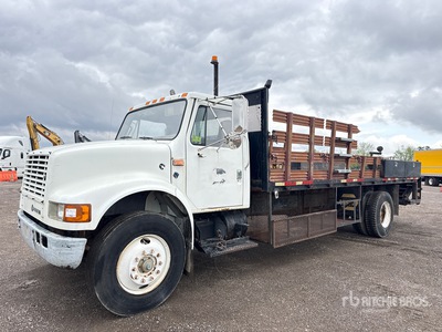 1992 International 4700 4x2 Flatbed Truck