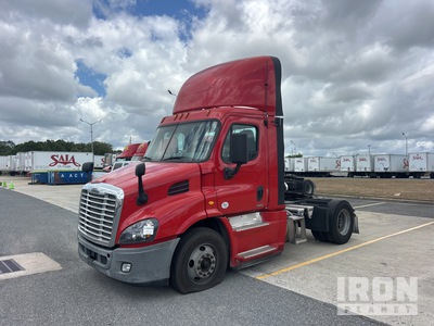2017 Freightliner Cascadia 4x2 S/A Day Cab Truck Tractor