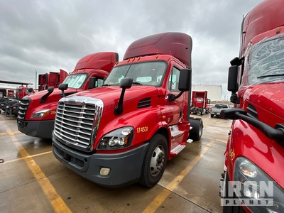 2017 Freightliner Cascadia 113 4x2 S/A Day Cab Truck Tractor