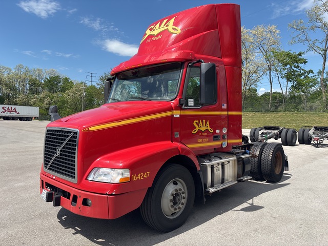 2016 Volvo VNM42T 4x2 S/A Day Cab Truck Tractor