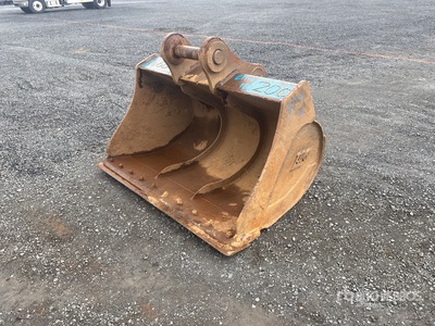 Tag 60 in Cleanup Excavator Bucket - Fits John Deere 200D