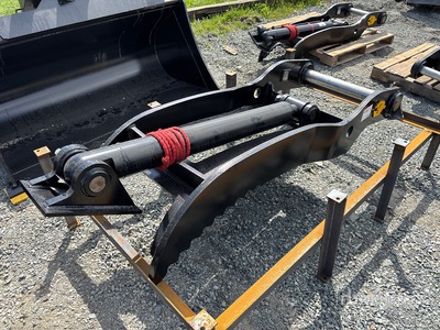 Dynamic Entities 52 in Hydraulic Excavator Thumb (Unused)