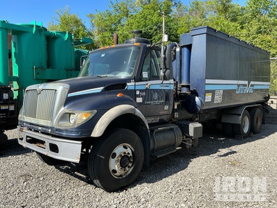 2005 International 7600 Specialty Use Truck