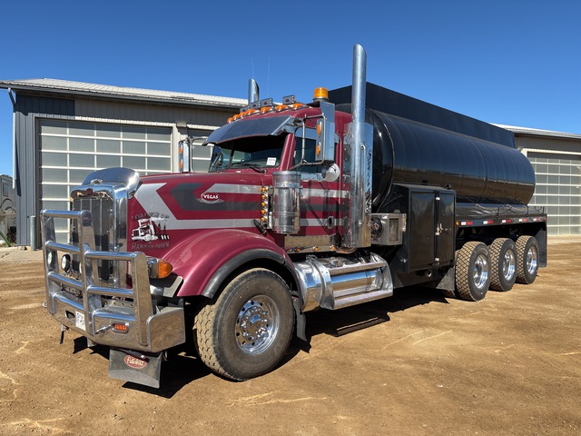 2013 Peterbilt 367 22000 L 8x6 Tanker Truck 2013 Peterbilt 367 22000 L 8x6 Tanker Truck