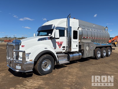 2025 Kenworth T880 22085 L 8x6 Sleeper Tanker Truck