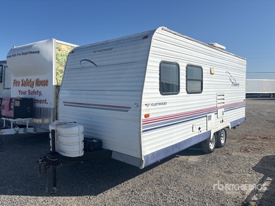 2005 Fleetwood Pioneer 19 ft 5 in T/A Travel Trailer