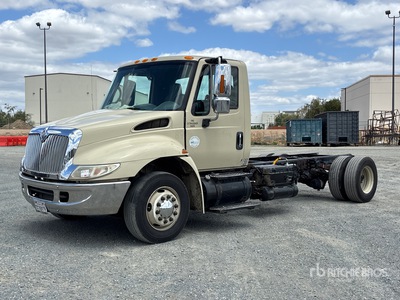 2003 International 4300 4x2 Cab and Chassis