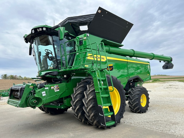 2025 John Deere S7 800 4x4 Combine Harvester 2025 John Deere S7 800 4x4 Combine Harvester