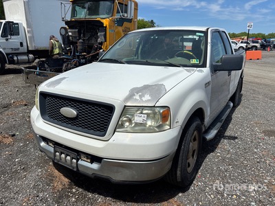 2005 Ford F-150 4x2 Extended Cab بيك اب