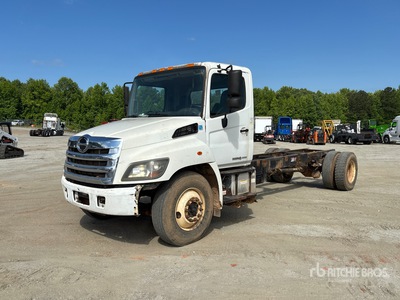 2018 Hino 338 4x2 Cabine et châssis