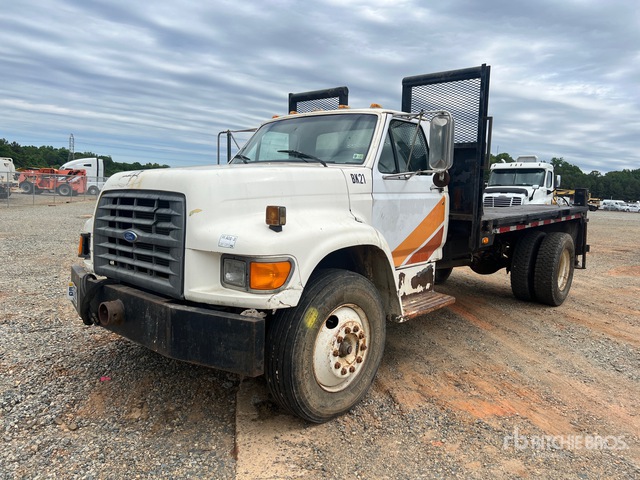 1995 Ford F800 4x2 Flatbed Truck