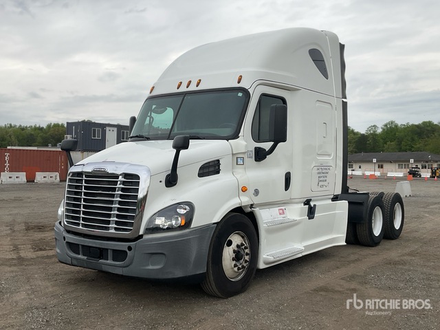 2016 Freightliner Cascadia 113 6x4 T/A Sleeper Truck Tractor
