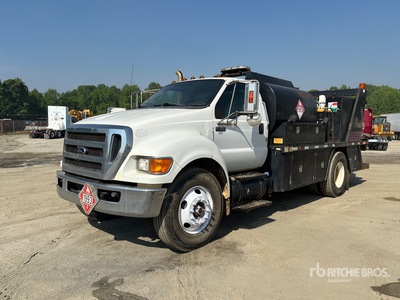 2013 Ford F-750 XL 4x2 Fuel and Lube Truck