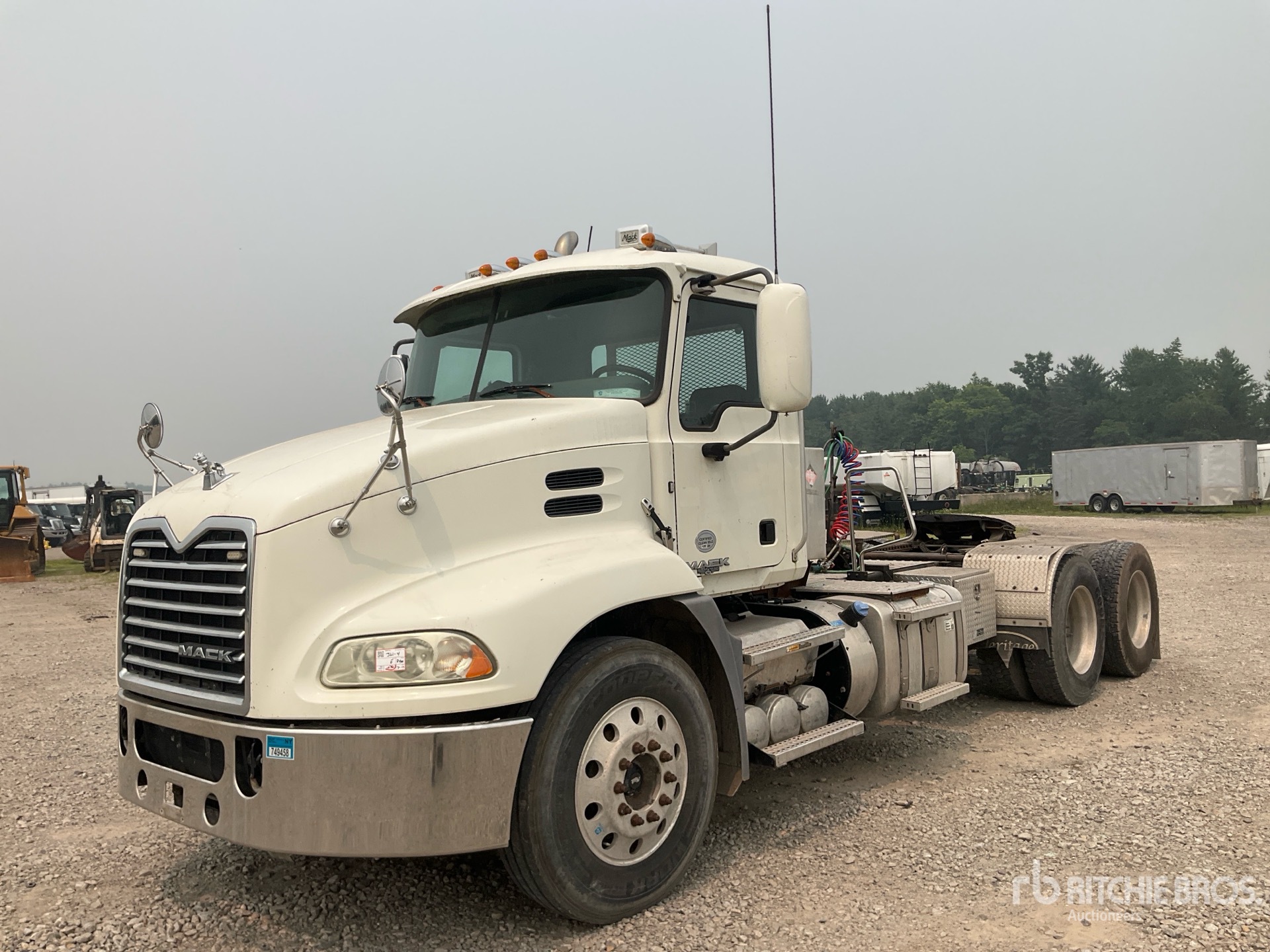2015 Mack CXU613 Pinnacle 6x4 T/A Day Cab Truck Tractor