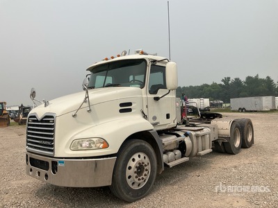 2015 Mack CXU613 Pinnacle 6x4 T/A Day Cab Truck Tractor