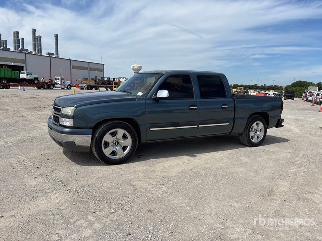 2006 Chevrolet Silverado 1500 LS 4x2 Crew Cab Pickup