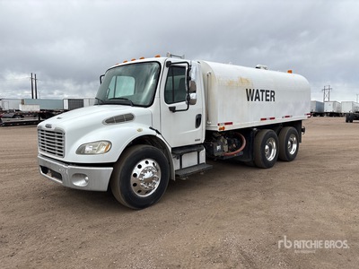 2005 Freightliner M2 106 4000 gal 4x2 散水車