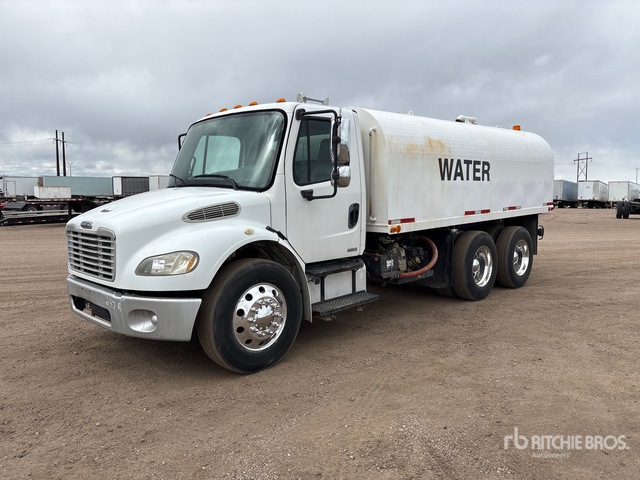 2005 Freightliner M2 106 4000 gal 4x2 Water Truck