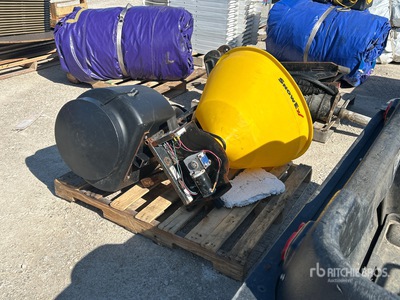 Quantity of (2) Esparcidor de sal