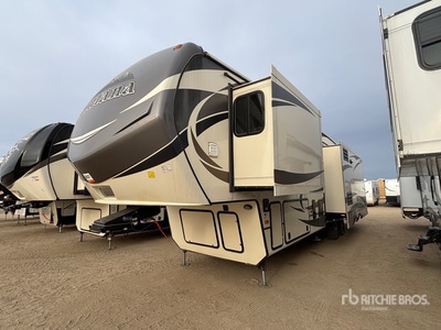 2015 Montana M03610RL15 36 ft T/A トラベルトレーラー