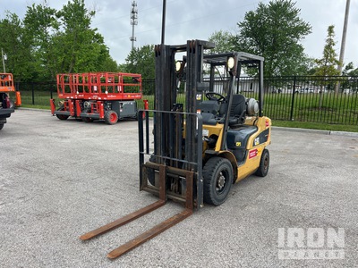 2015 Cat GP25N 4500 lb Pneumatic Tire Forklift